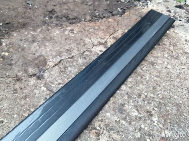 Молдинг левой передн двери Toyota Land Cruiser 100