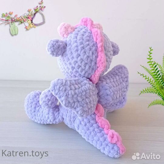 Вязаная игрушка дракон динозавр