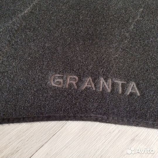 Коврик на панель granta