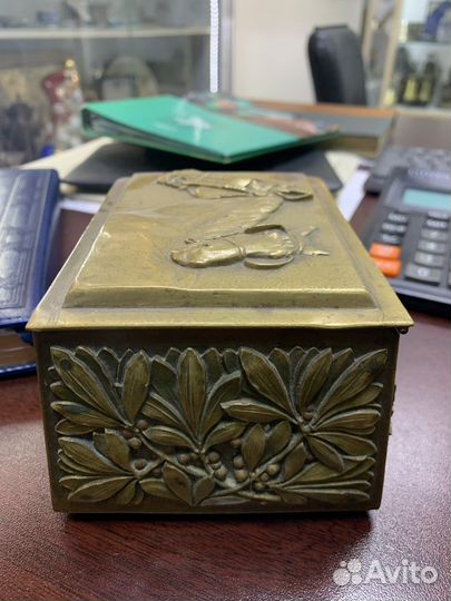 Шкатулка бронза