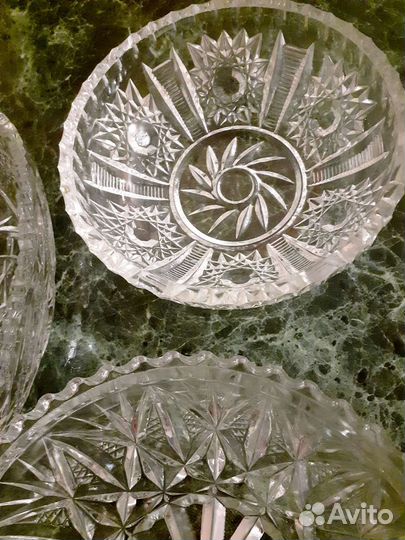 Хрустальные стопки, пепельница, салатницы