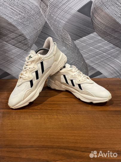 Кроссовки Adidas ozweego размер 43