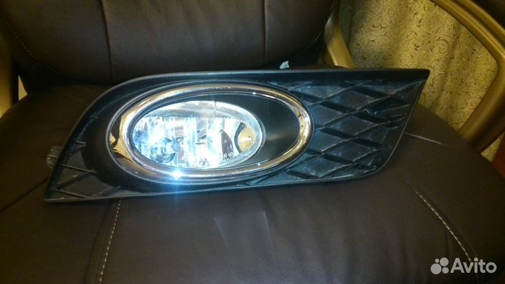 Продам противотуманную фару