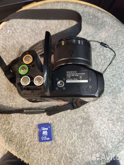 Цифровая фотокамера Sony DSC-H100