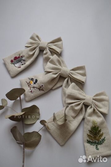 Бант с вышивкой