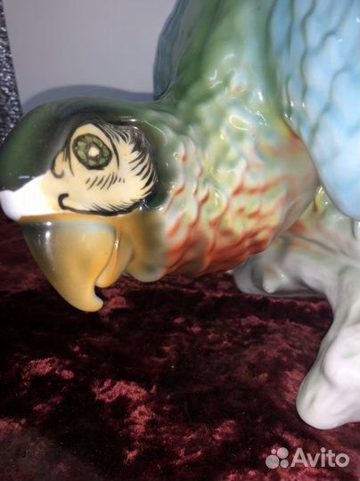 Фарфоровая Статуэтка Большой Попугай «Румыния»