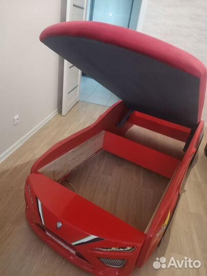 Детская кровать машина