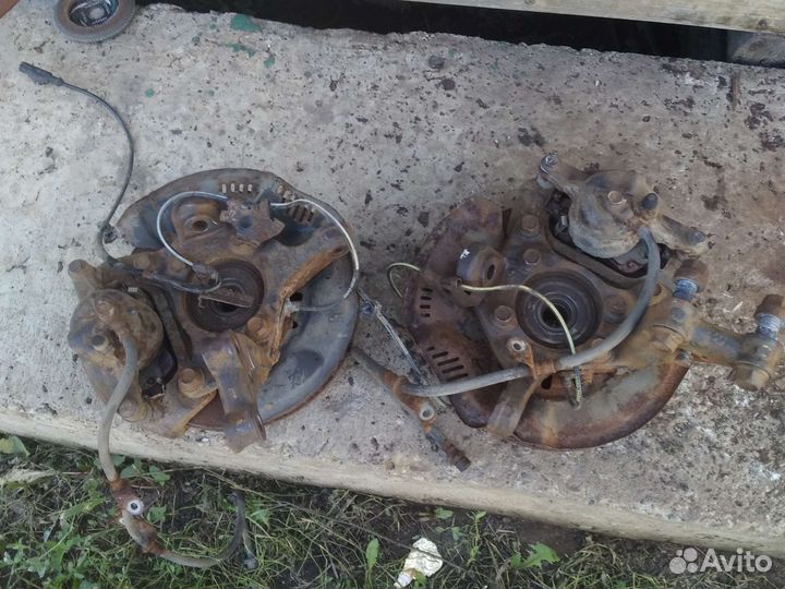 Поворотный кулак Toyota Auris