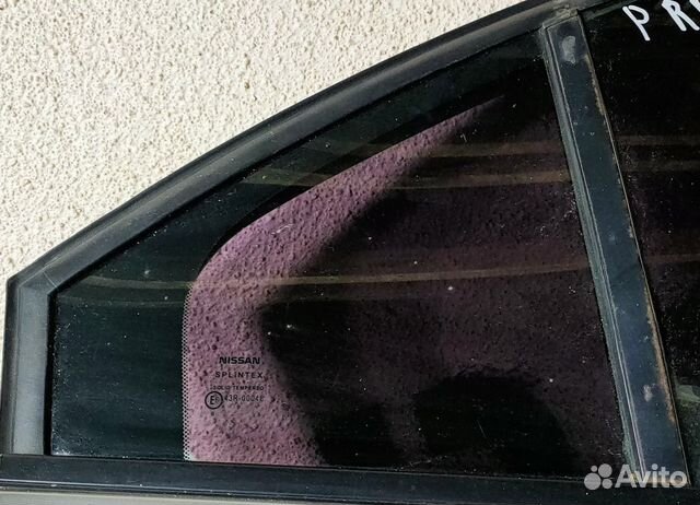 Стекло двери задней правой (форточка) Nissan