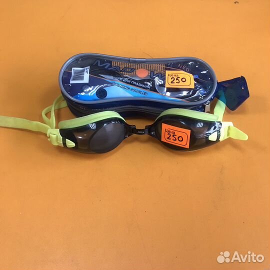 Маски для дайвинга, очки и трубки в ассортименте
