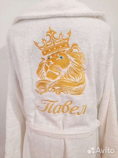 Махровый халат с вышивкой