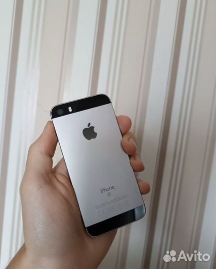 Телефон iPhone se 2016