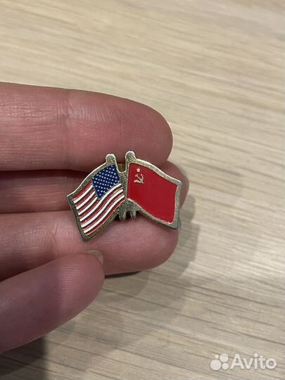Значок с флагами СССР И США