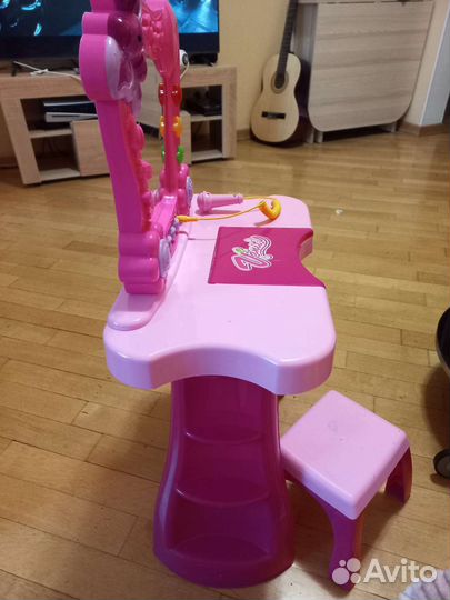 Туалетный стол с зеркалом и стульчик детский
