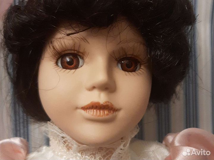 Кукла фарфоровая коллекционная