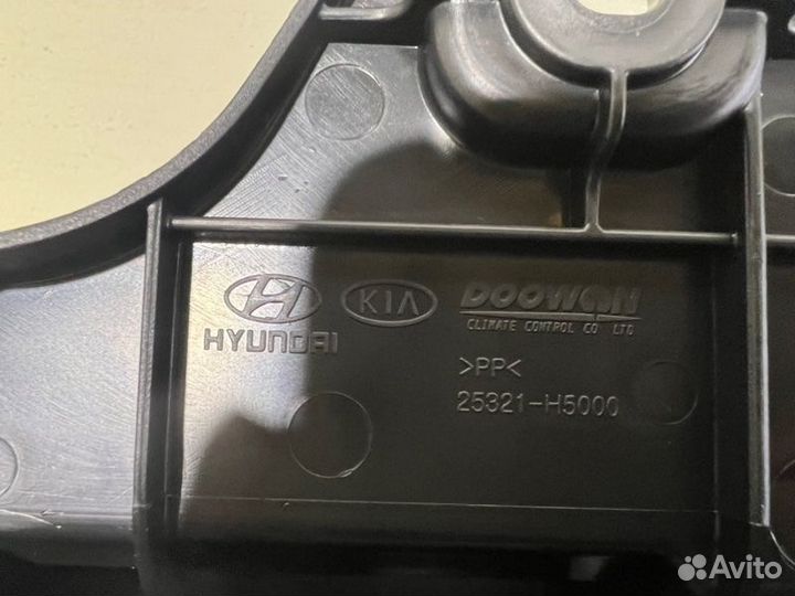 Дефлектор радиатора передний правый Kia Rio 4