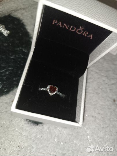 Кольцо с бриллиантом