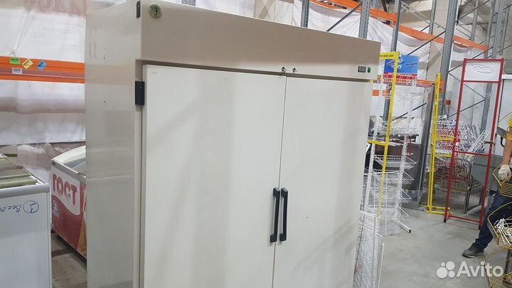 Шкаф холодильный с глухой дверью
