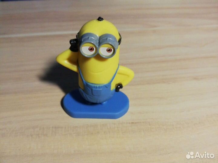 Игрушка из несквика Миньон танцовщик