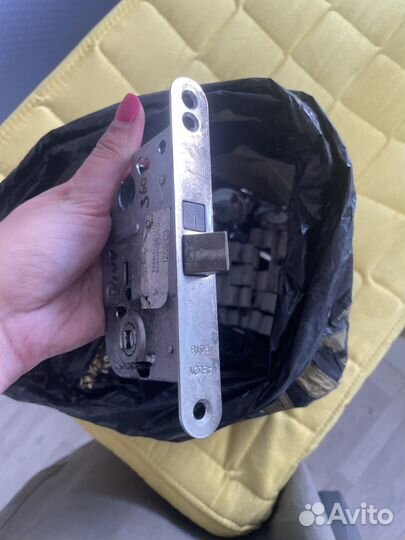 Замки и ручки для межкомнатной двери