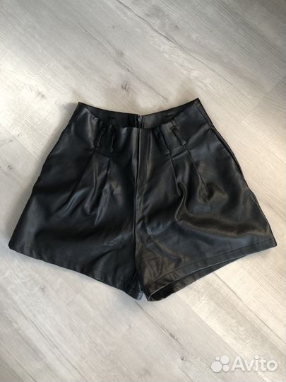 Кожаные шорты