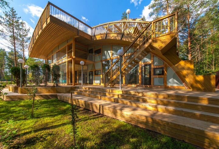 Дом 440 м² на участке 15 сот.