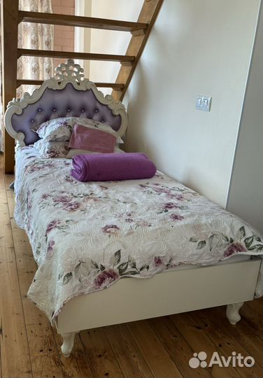 Кровать односпальная с матрасом