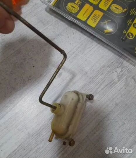 Пневмо замок лючка бензобака Mercedes W123