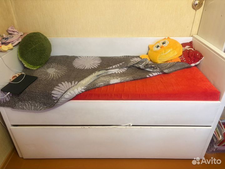 Кровать детская, двухуровневая