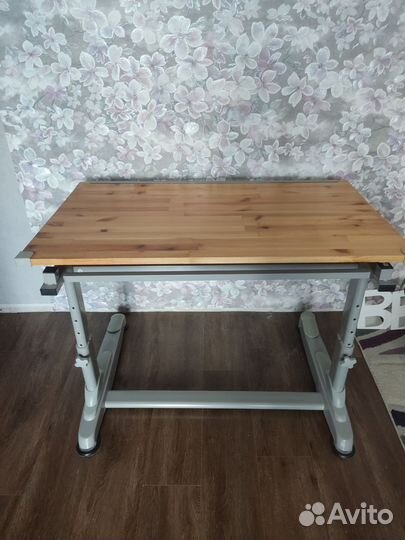 Письменный стол для школьника