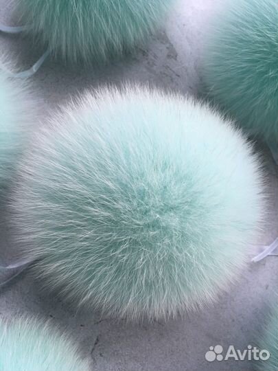 Меховые помпоны мята