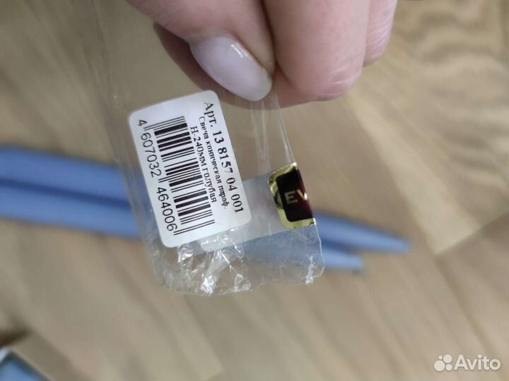 Свеча парафиновая. Свеча восковая. Свеча голубая