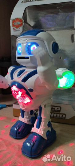 Игрушка робот