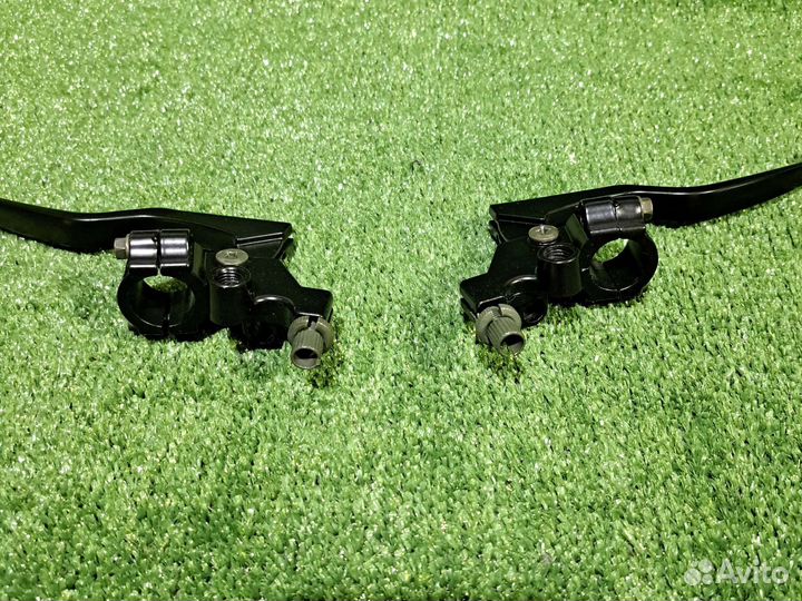 Ручки сцепления и тормоза на мотоцикл