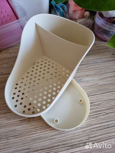 Подставка для моющих средств на кухне