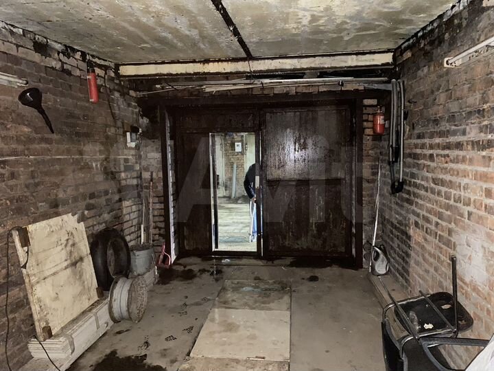 Гараж, > 30 м²