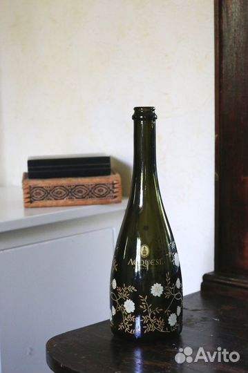 Бутылка стеклянная от шампанского с цветами