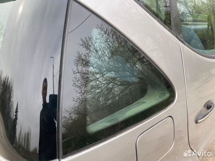 Стекла задних крыльев Mercedes W168 A-class