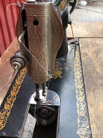 Швейная машинка Zinger