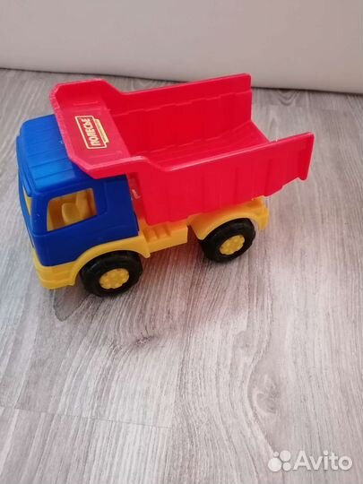 Игрушки :машина и грузовик