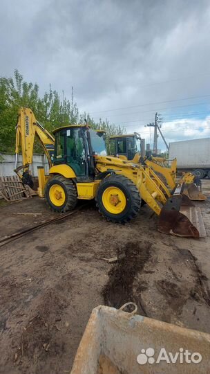 Экскаватор-погрузчик Komatsu WB93S-5E0, 2011