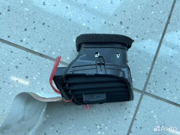 Дефлектор воздушный левый Solaris 2010-2017