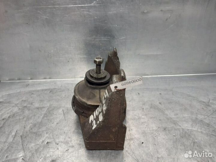 Опора двигателя правая Audi 100 C4 1991-1994