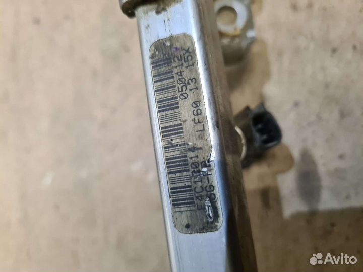 Топливная рампа форсунка Mazda Ford 2.0