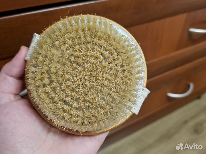 Массажная щетка для тела