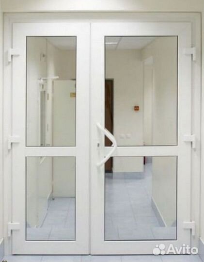 Пластиковая дверь