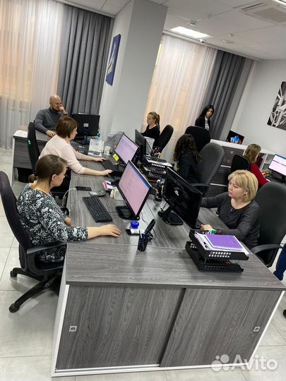 Офисный стол для персонала