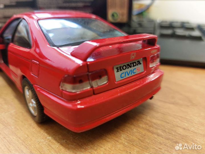 Коллекционная модель Honda Civic 1:24