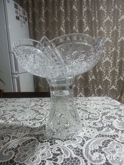 Хрустальная ваза для фруктов на ножке
