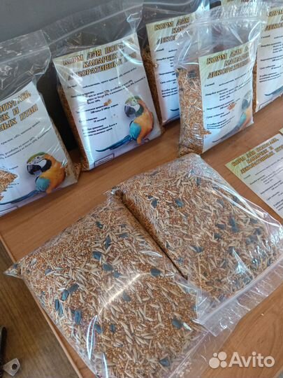 Корм для попугаев, канареек и декоративных птиц